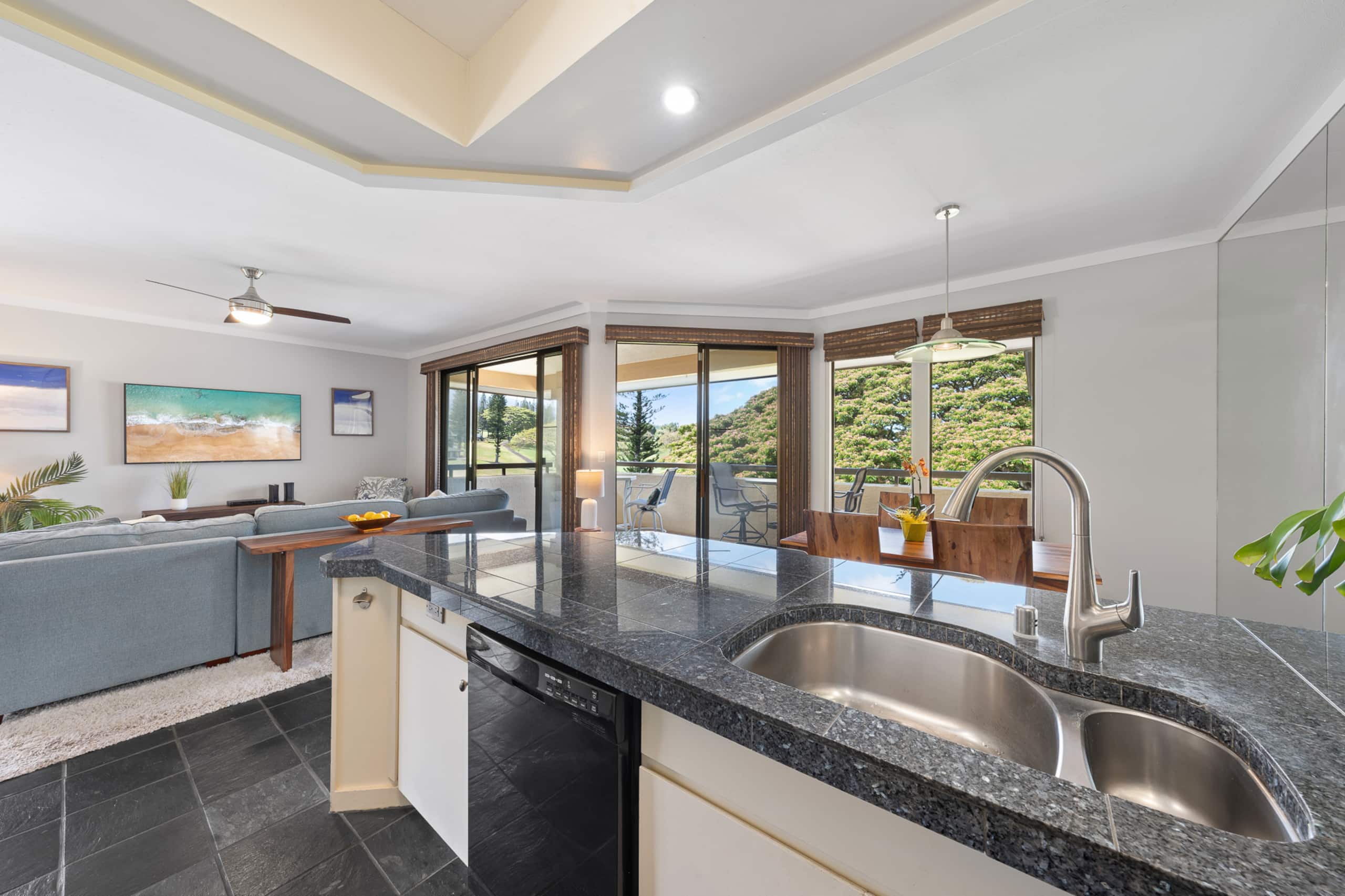 Home in Lahaina · ★5.0 · 1 bedroom · 2 beds · 1.5 private baths - Image 9