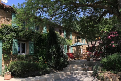 Beautiful Provençal Farmhouse, Pool and Nature