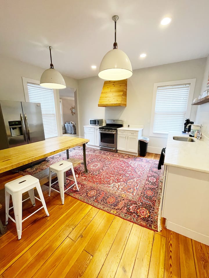 *Walk Everywhere* Downtown Historic Home - Charm!