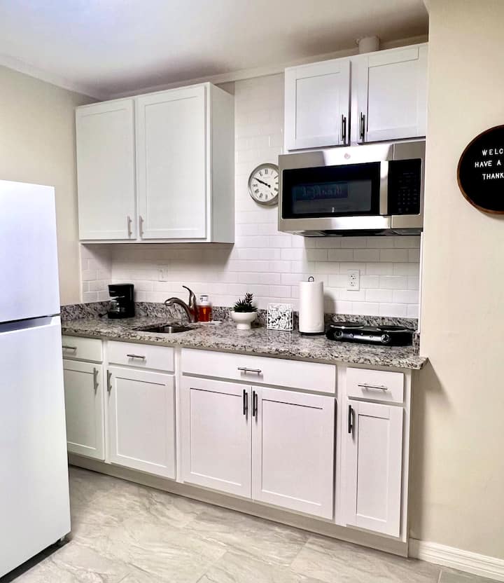 “Cozy Private Apt • Spotless • Near Downtown” - Tampa, FL