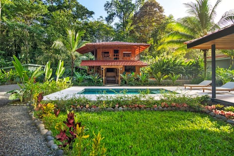 Casa Nairi: A/C 4BR Family Home + Tree Platform