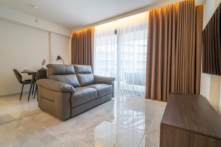 St. Julian’s Luxury Mercury Suite Paceville + Pool - Malta