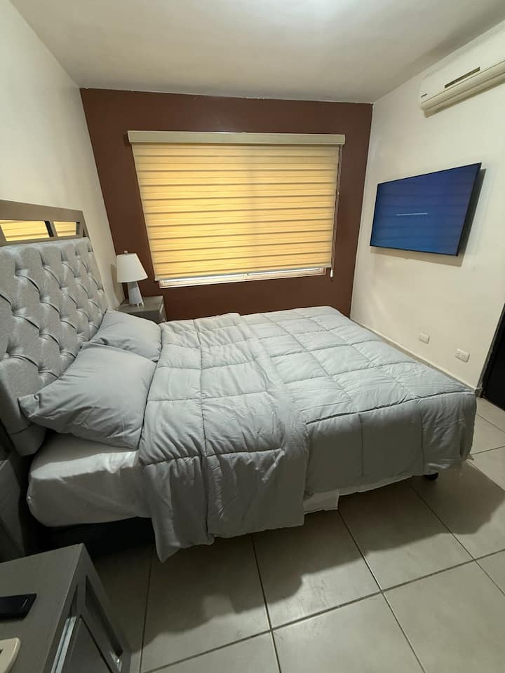 เตียงควีนไซส์ 1 เตียง 