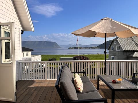 Cozy house with sea view