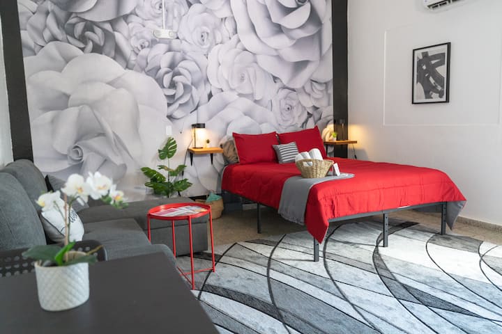 Sofá cama junto a la cama