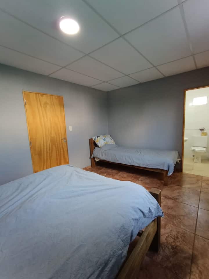 سرير مزدوج.
فكرة كاما دي أون بلازا إذا كان لديك طفل.
حمام كامل