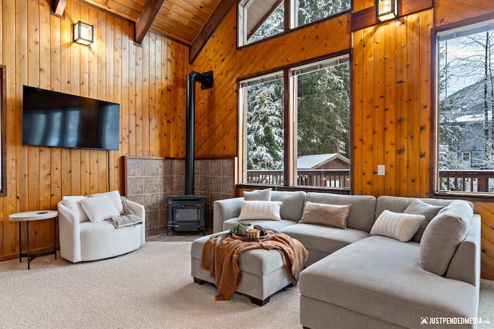 Cozy Alpine Retreat - Girdwood, AK