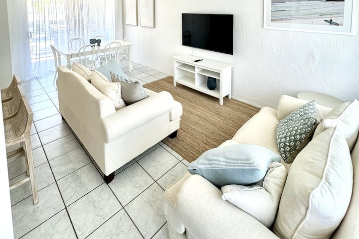 Coastal 3 Bedroom Townhouse - Tewantin