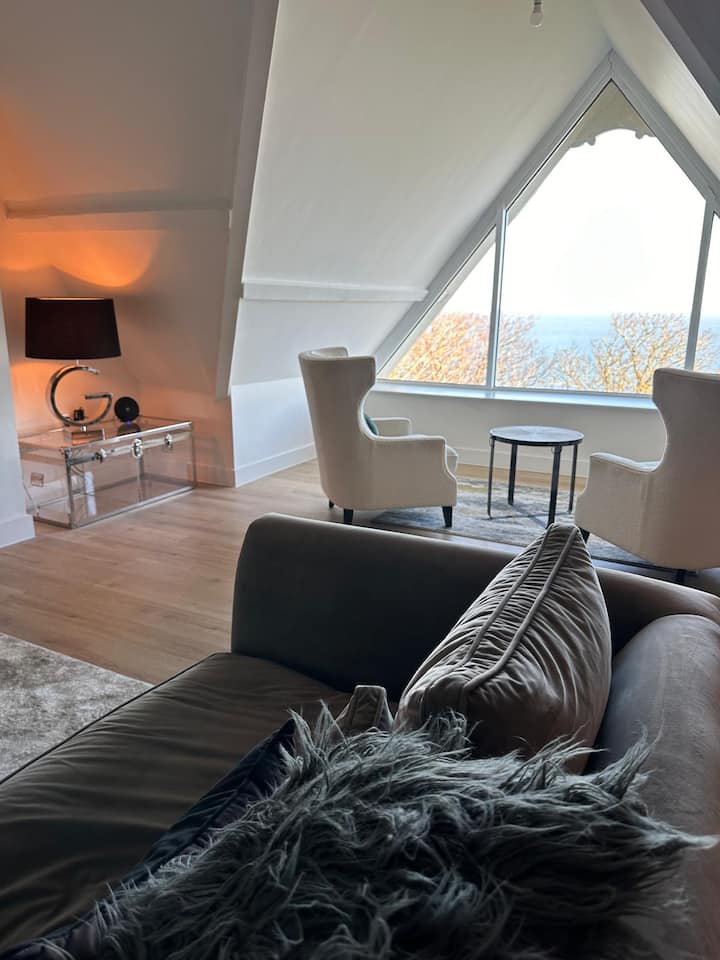 Luxury Penthouse: Spacious & Stylish - Shanklin
