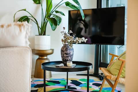 Trendy Footscray Apartment near CBD