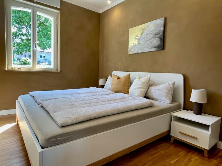 Schlafzimmer 1