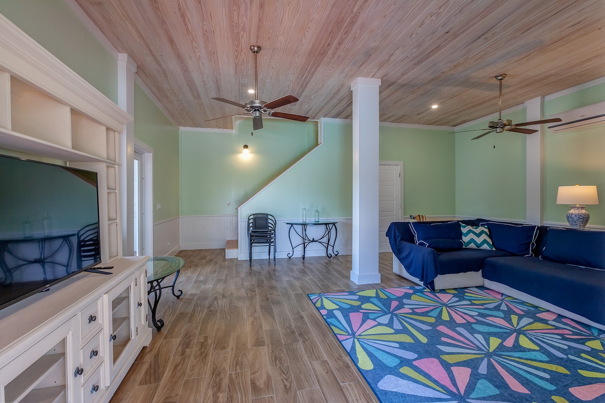 Lower floor game and TV room