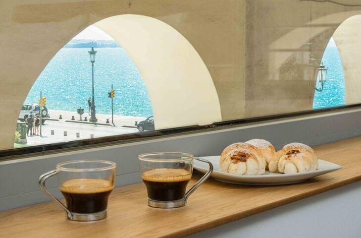 Square Elegant Suite II gallery image 2