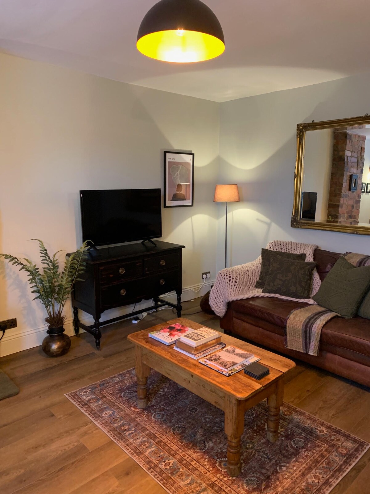 Popular Airbnb listing: Tulip Cottage - Haworth in Haworth And Stanbury