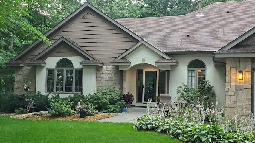 Near Blaine Event Venues! 5 BR, 4,000sf