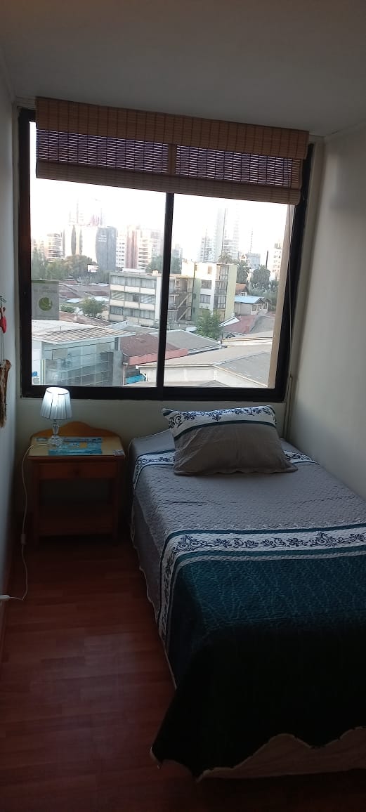 Dhomë private me krevat tek 1 katror e gjysmë. Dollap me varëse rrobash, peshqir, tharëse flokësh, hekur.