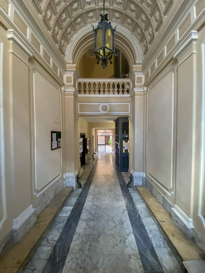 Elegance In The Heart Of Rome, Near The Colosseum - Rome
