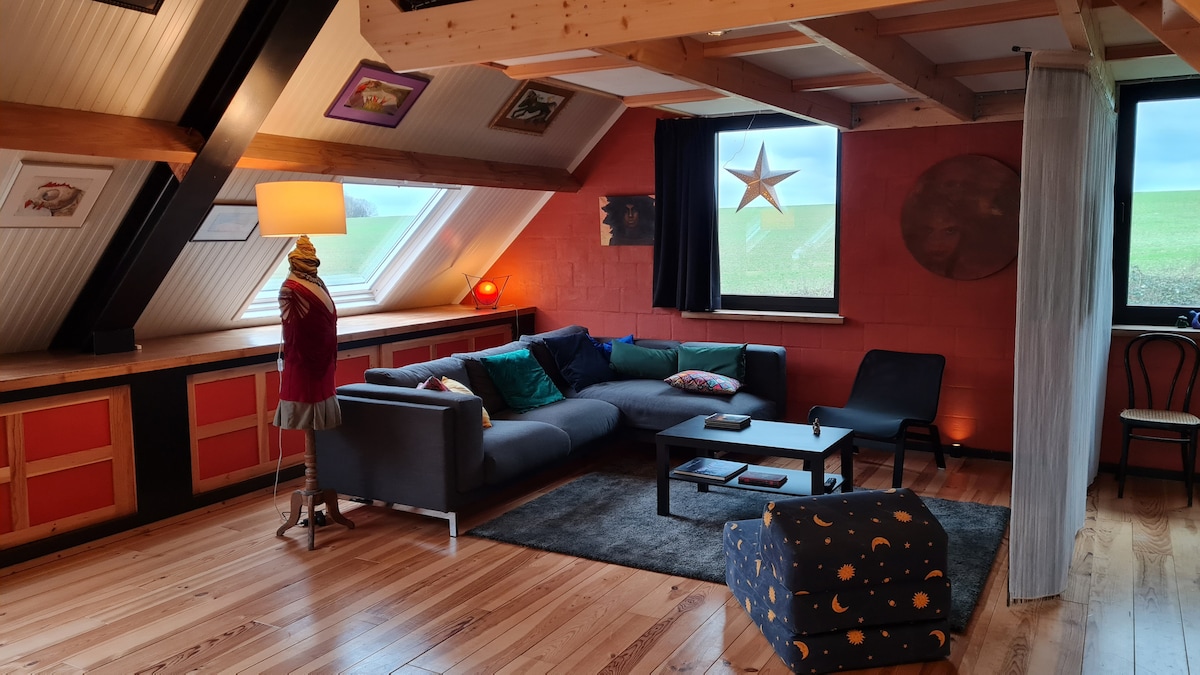 Successful Airbnb property: LoonAttic, creative loft with private terrace in Vlaams Brabant