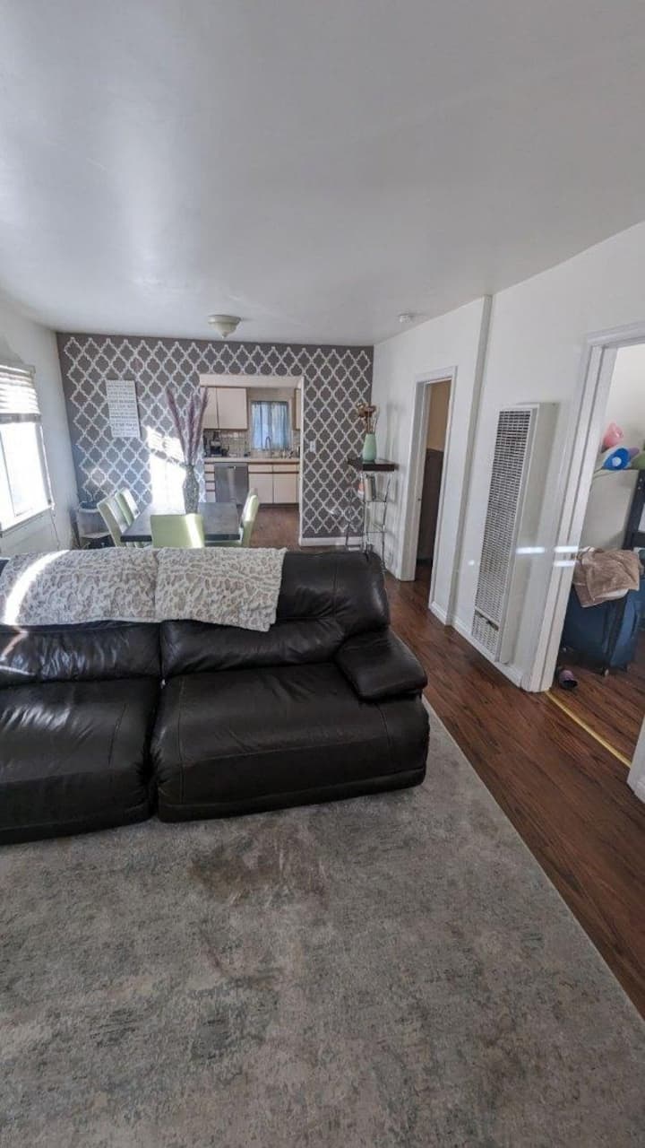 Santa Monica Bungalow Centrally Located - Santa Monica, CA