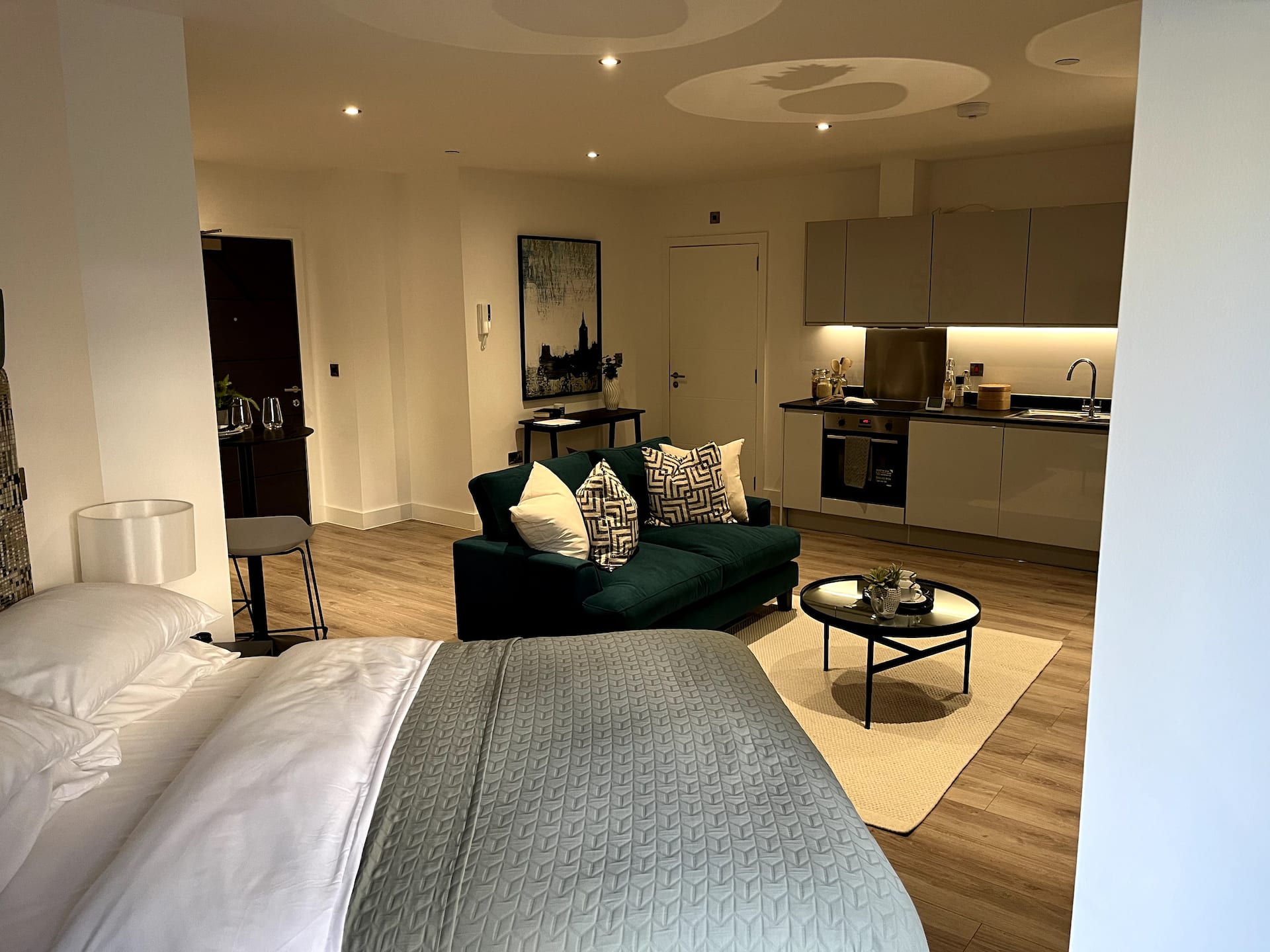 Cosy Modern Studio