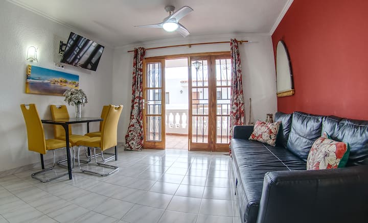 Big, In Luxury Port Royale With Balcony Ocean-side - Playa de las Américas