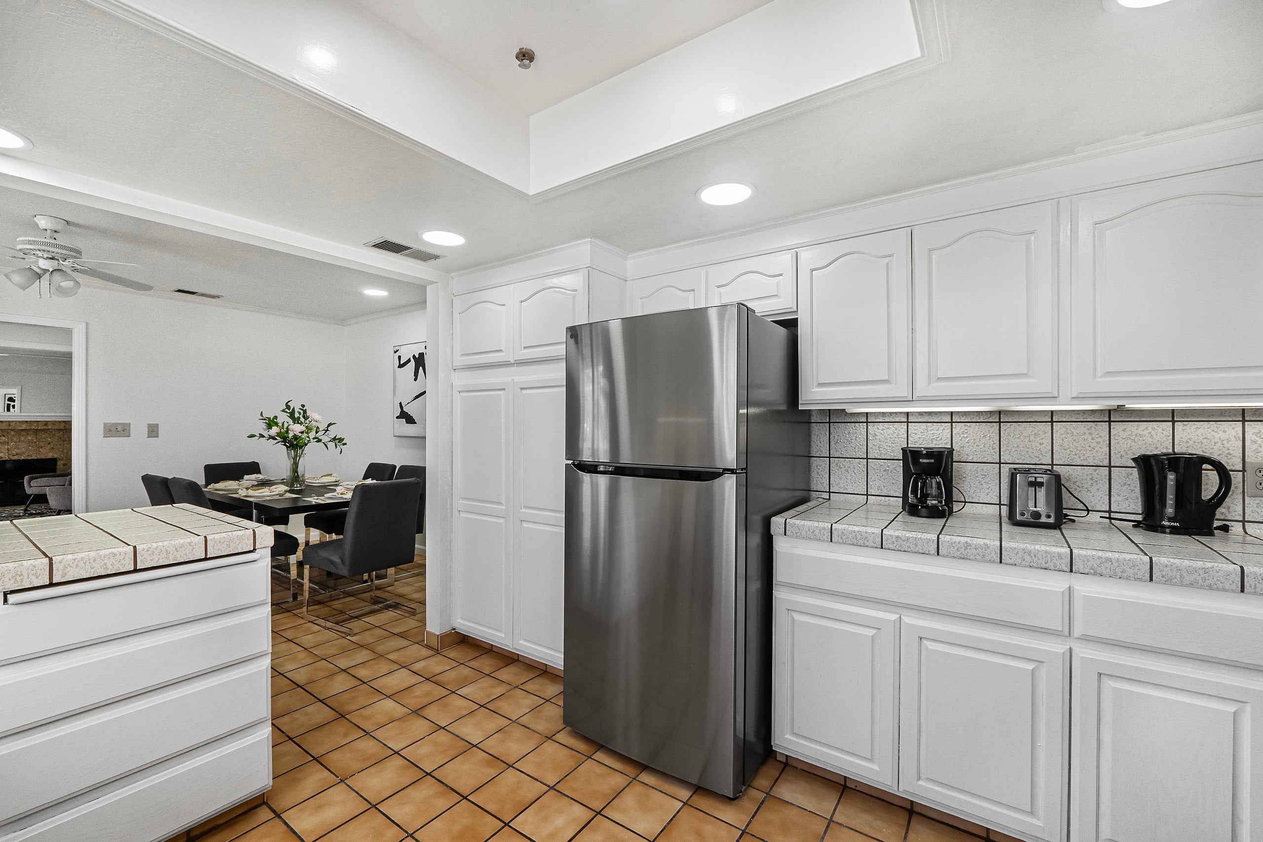 Home in South San Francisco · ★4.49 · 3 bedrooms · 4 beds · 2 private baths - Image 8