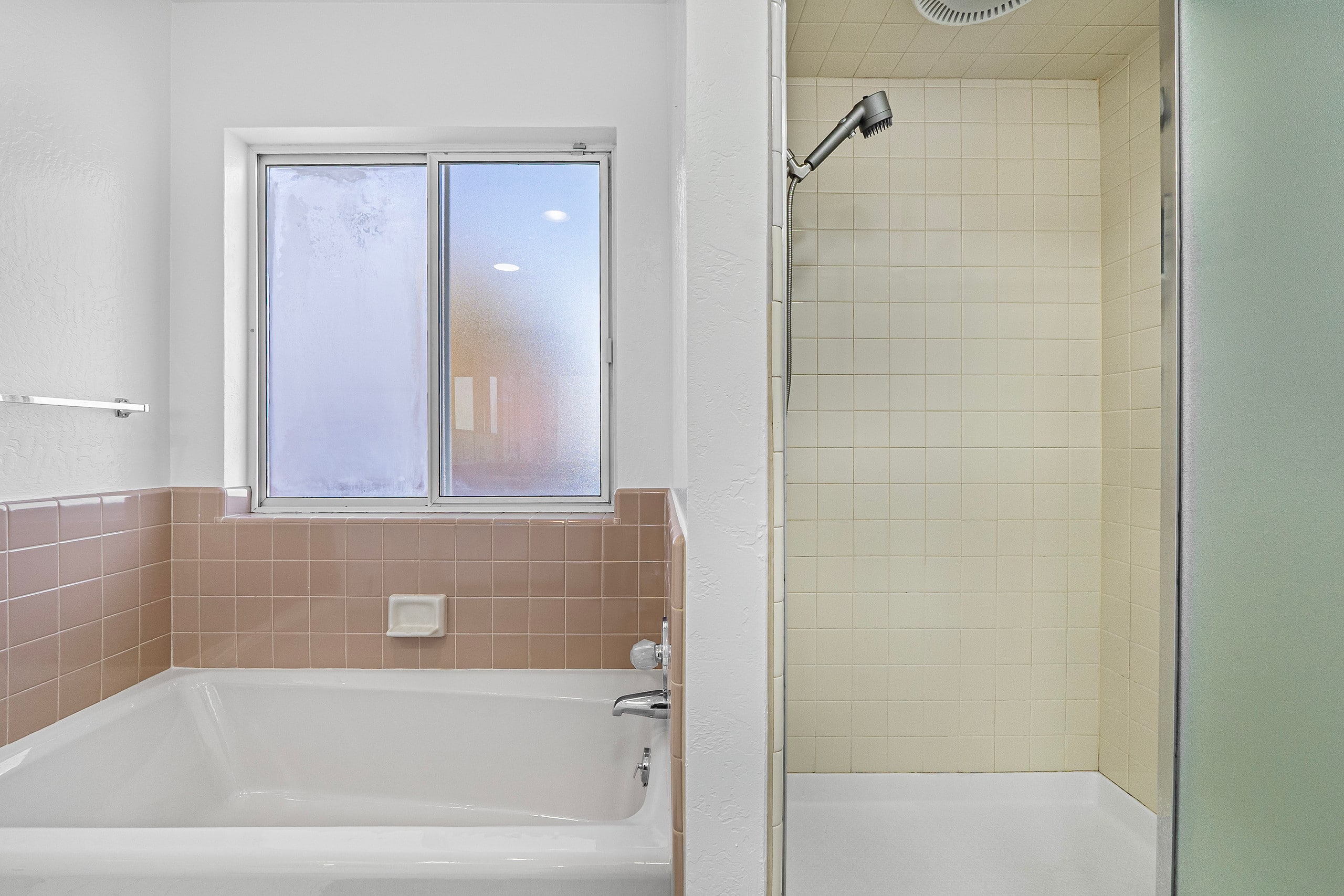 Home in South San Francisco · ★4.49 · 3 bedrooms · 4 beds · 2 private baths - Image 24