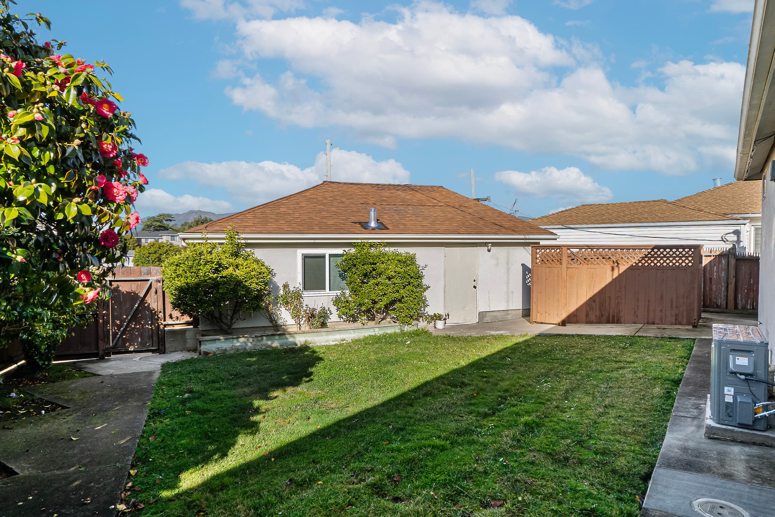 Home in South San Francisco · ★4.49 · 3 bedrooms · 4 beds · 2 private baths - Image 32