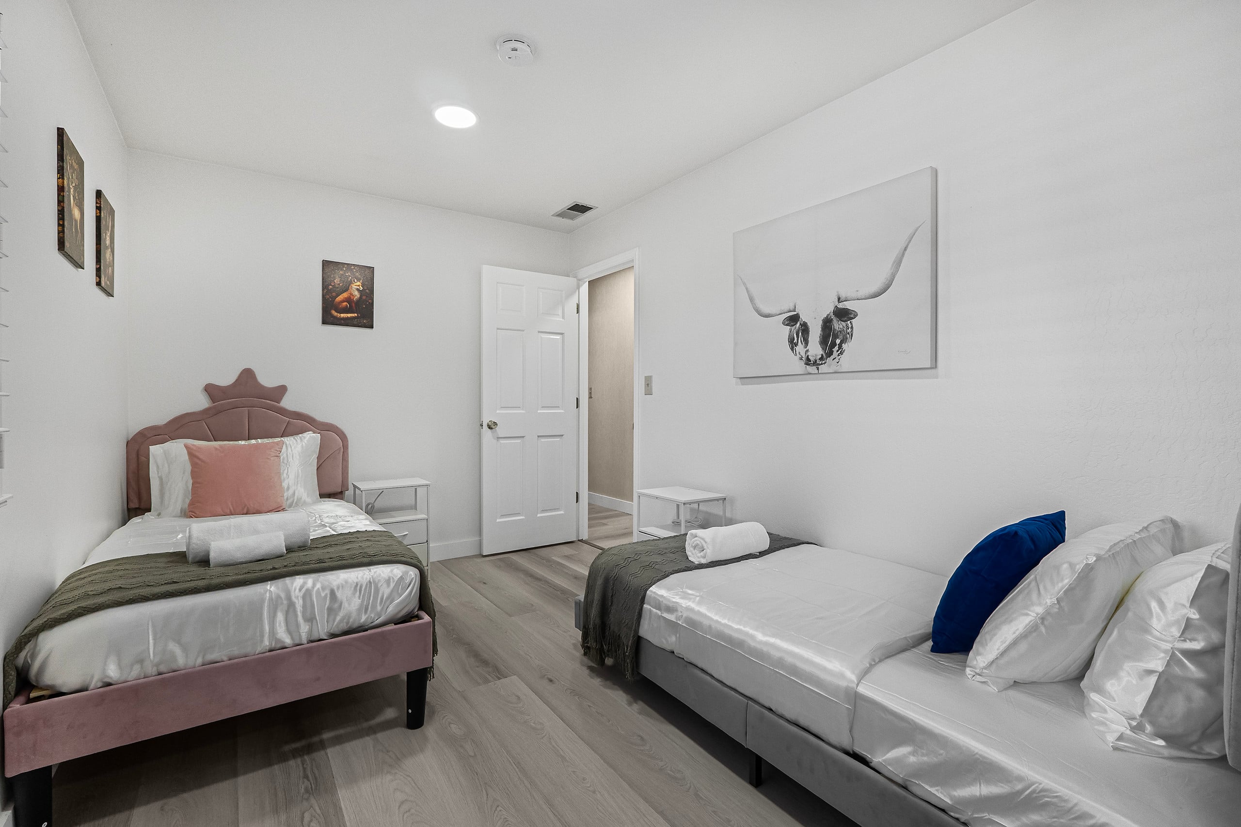 Home in South San Francisco · ★4.49 · 3 bedrooms · 4 beds · 2 private baths - Image 22