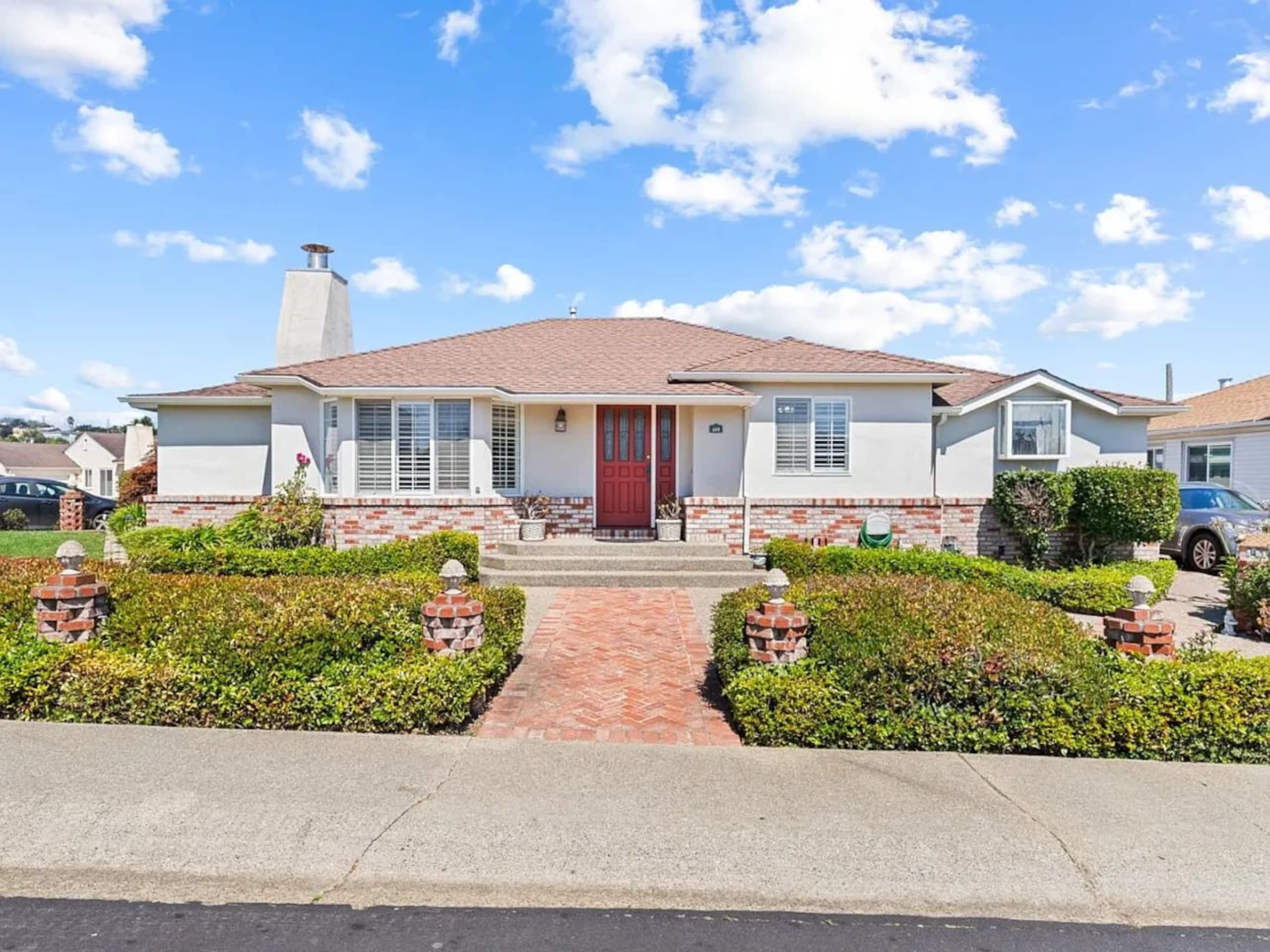 Home in South San Francisco · ★4.49 · 3 bedrooms · 4 beds · 2 private baths - Image 29