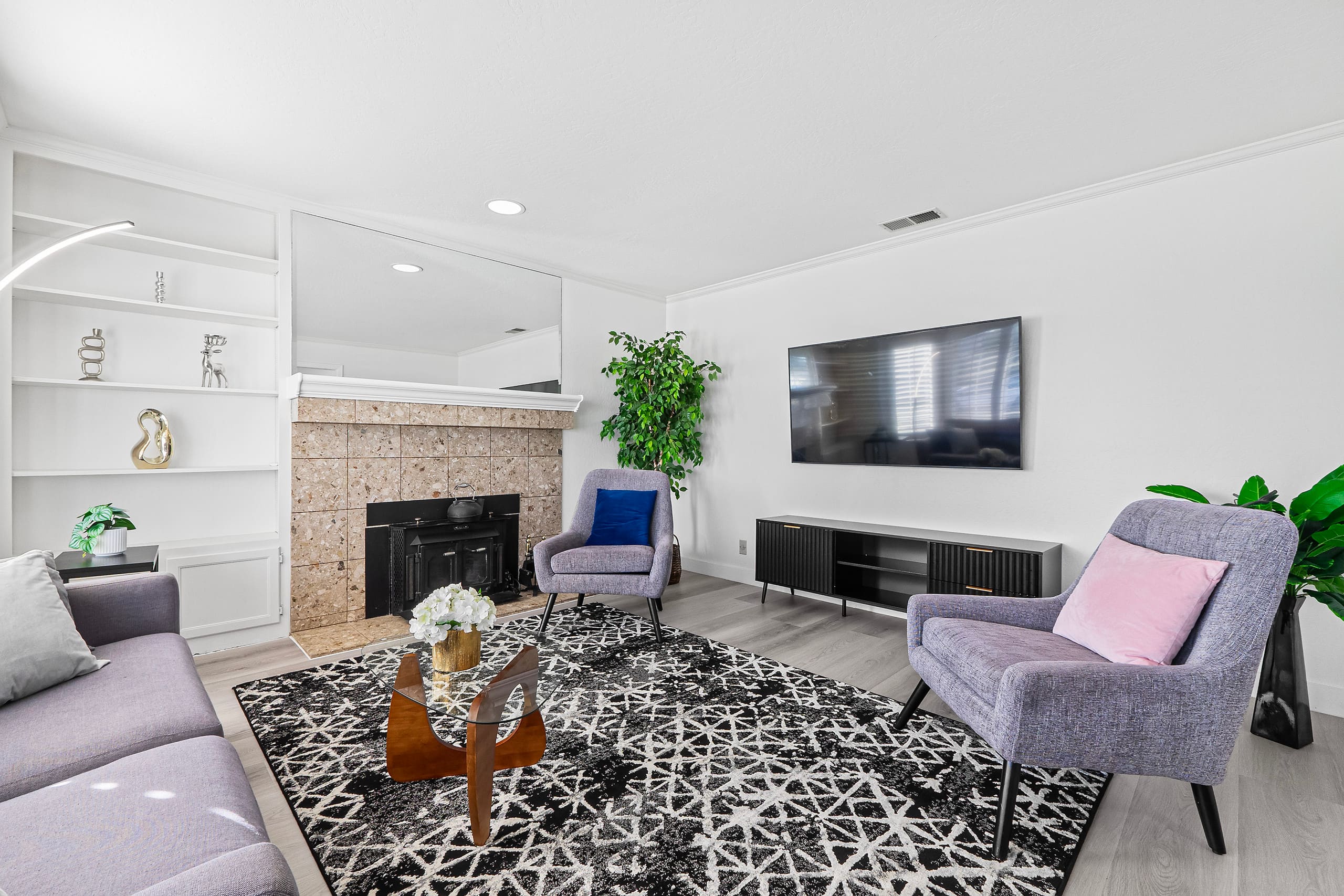 Home in South San Francisco · ★4.49 · 3 bedrooms · 4 beds · 2 private baths - Image 4