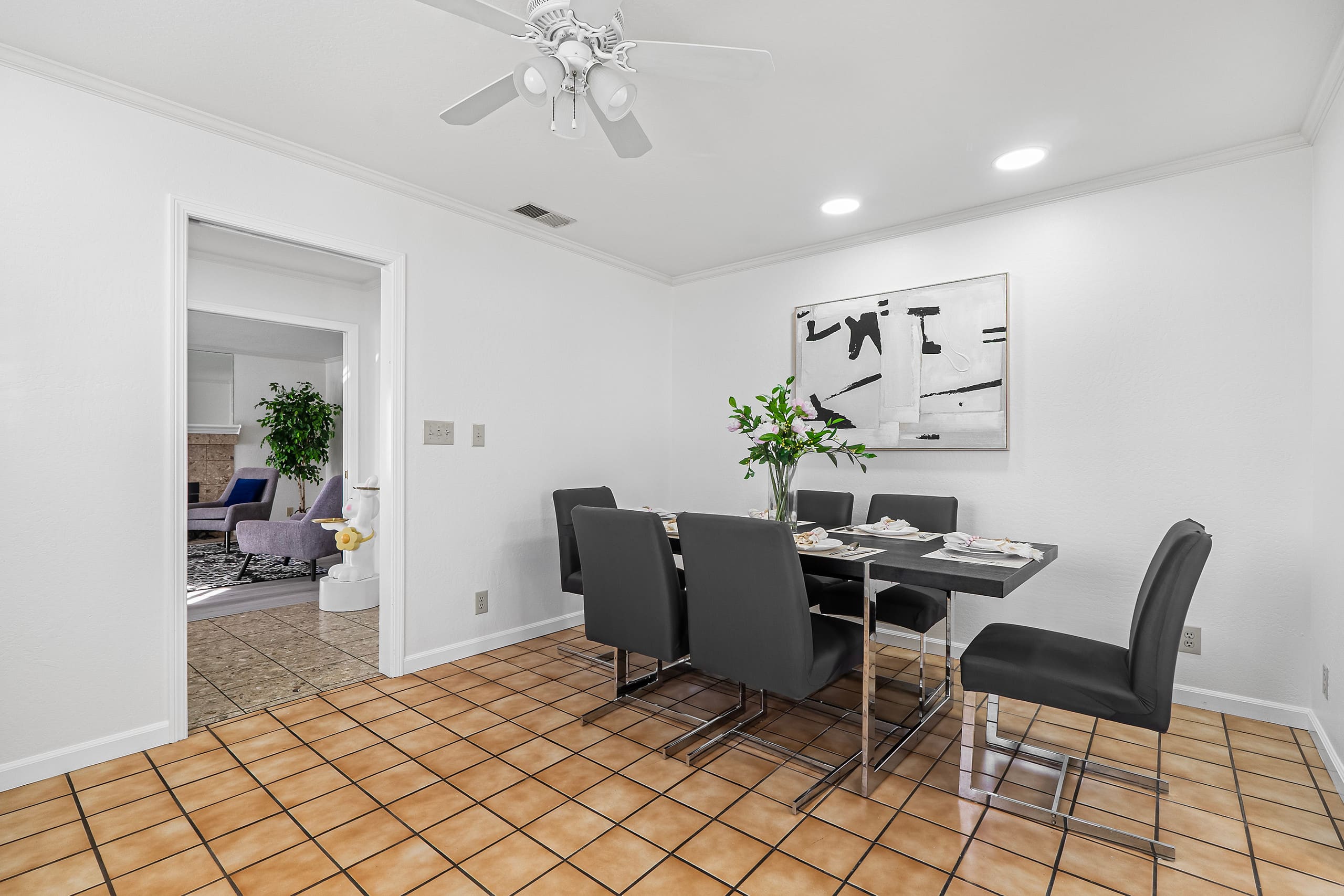 Home in South San Francisco · ★4.49 · 3 bedrooms · 4 beds · 2 private baths - Image 13