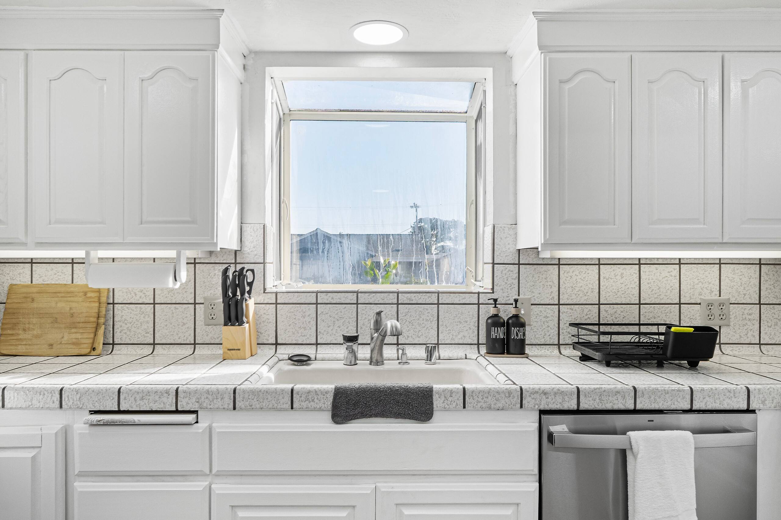 Home in South San Francisco · ★4.49 · 3 bedrooms · 4 beds · 2 private baths - Image 10