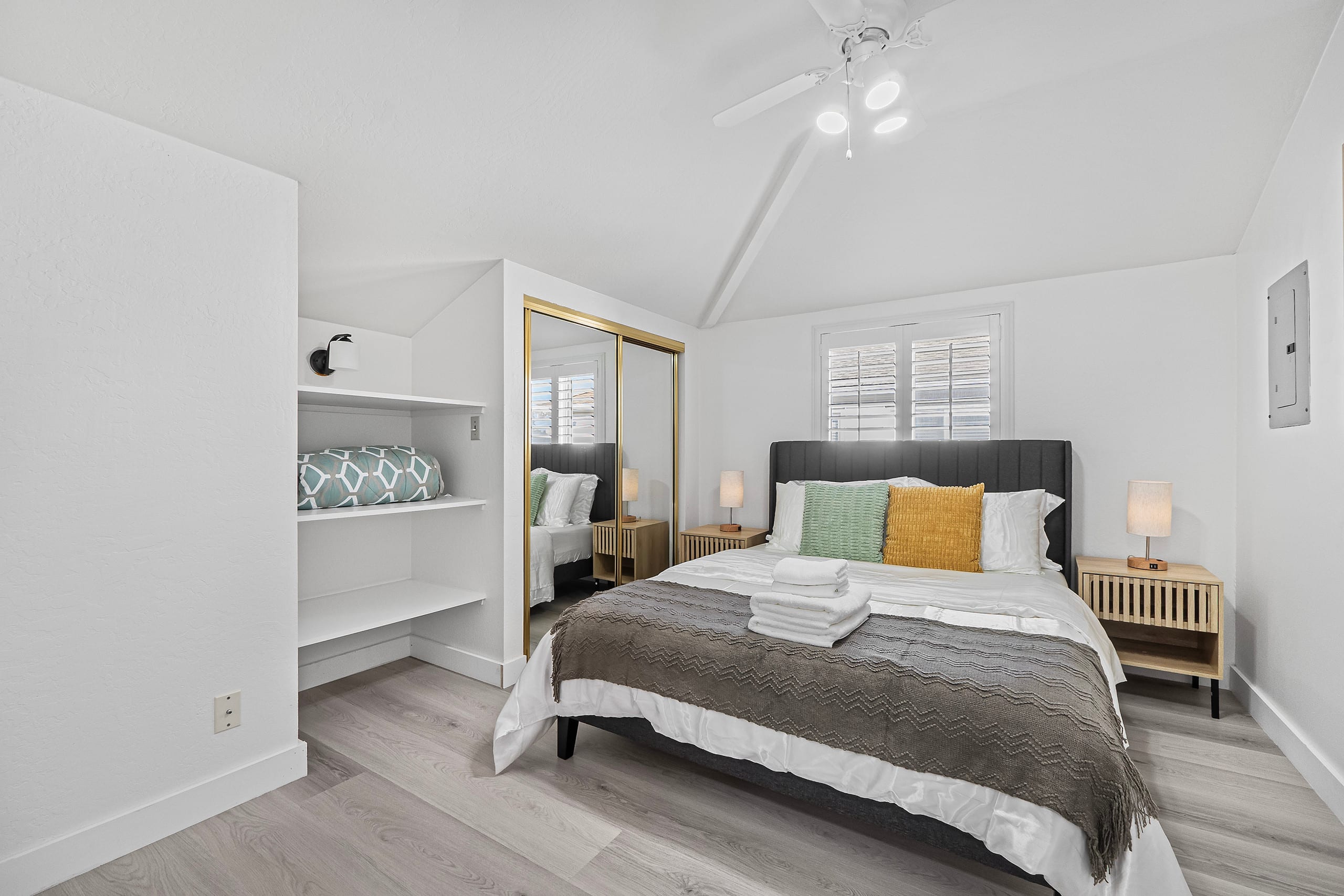 Home in South San Francisco · ★4.49 · 3 bedrooms · 4 beds · 2 private baths - Image 18