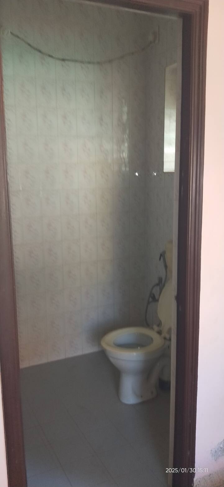Full bathroom 1 image 1