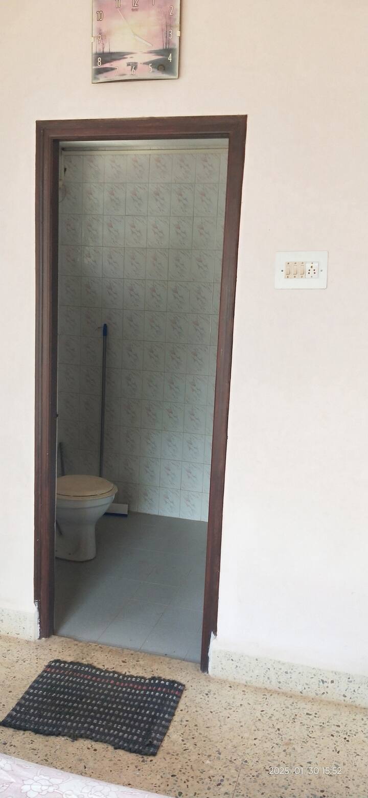 Full bathroom 1 image 2