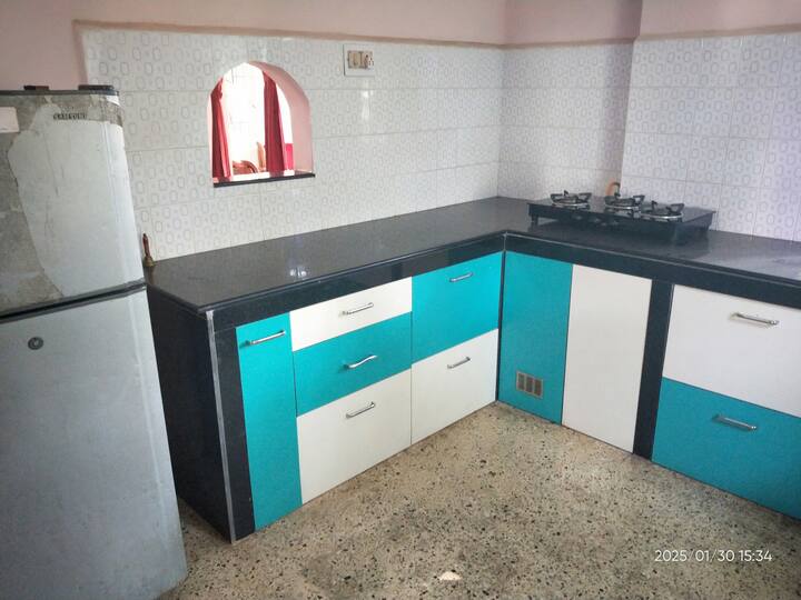 Full kitchen image 1