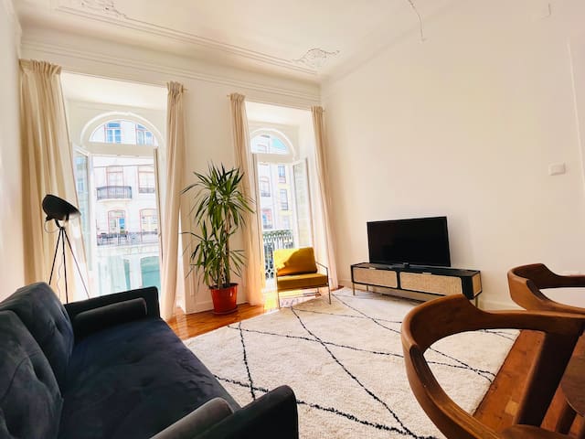 Huge 4 Bedroom Apartment. Príncipe Real