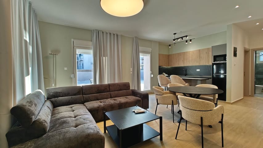 Luxury Penthouse – Spacious balcony and 2 bedrooms gallery image 4