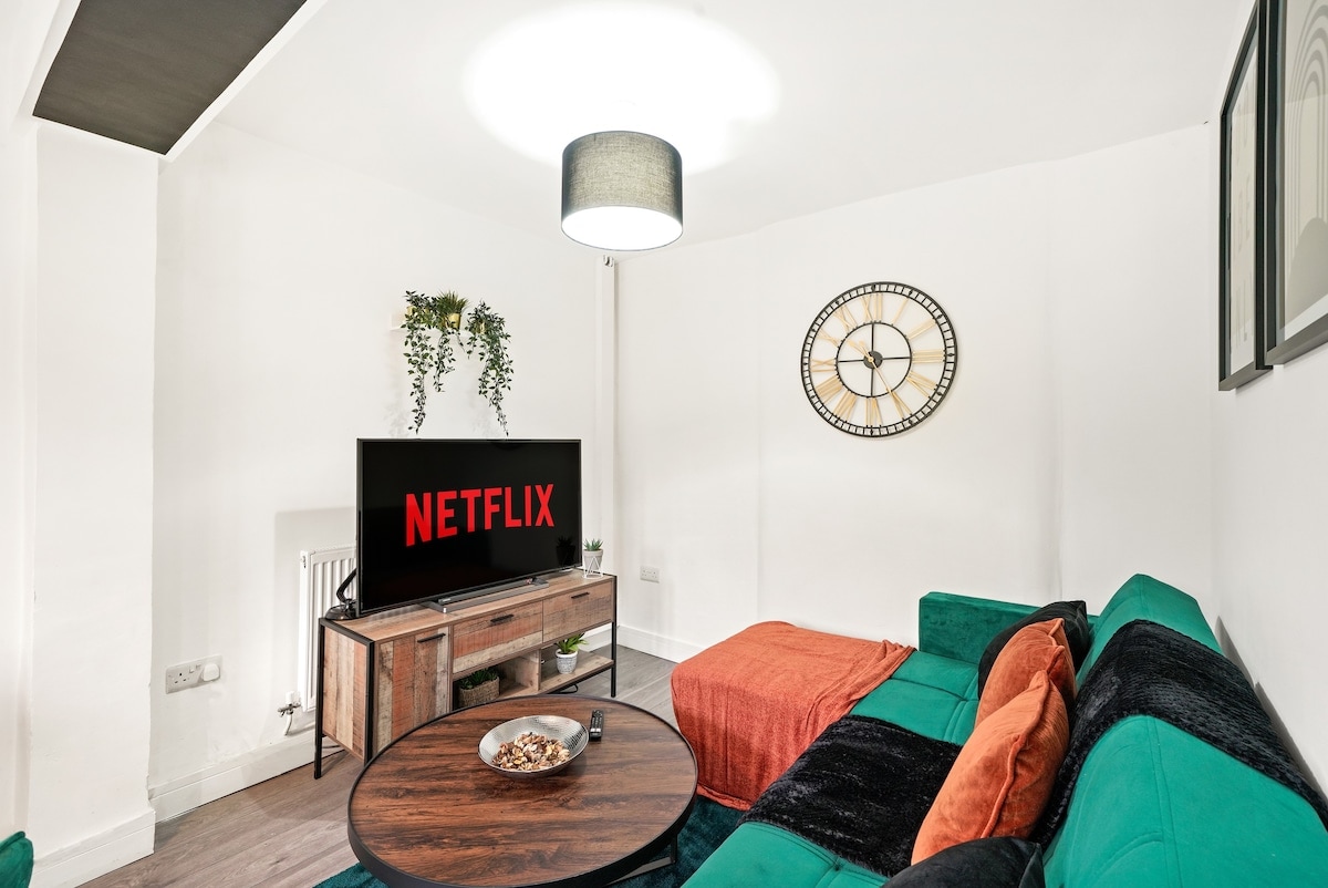 Popular Airbnb listing: 20%OFF|WeeklyStay|Family|Leisure|Parking|Sleeps7 in Mackworth