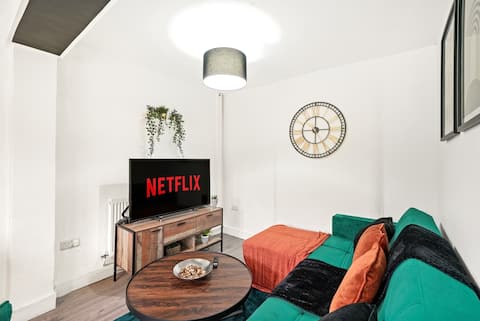Popular Airbnb listing: 20%OFF|WeeklyStay|Family|Leisure|Parking|Sleeps7 in Mackworth
