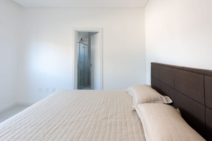 Აპარტამენტი დიდი ზომის საწოლით