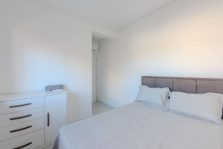 Ნომერი 2 ორადგილიანი საწოლით და კონდიცირებით