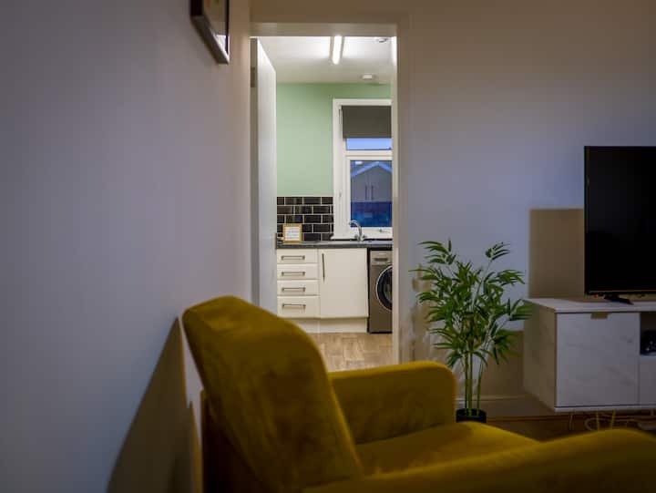 London 4 Bed Contractor Base With Pool Table - Barnet