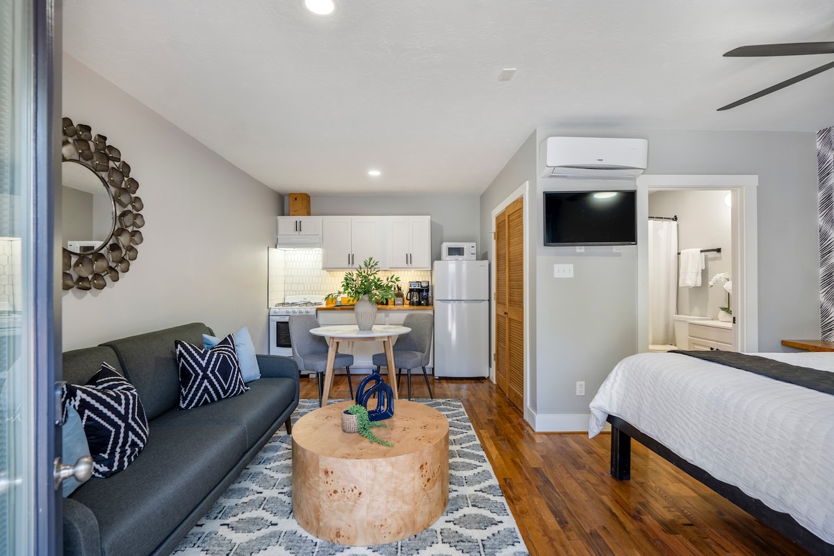 Elegant & Fully Equipped Studio With Gated Parking - Apartments for ...