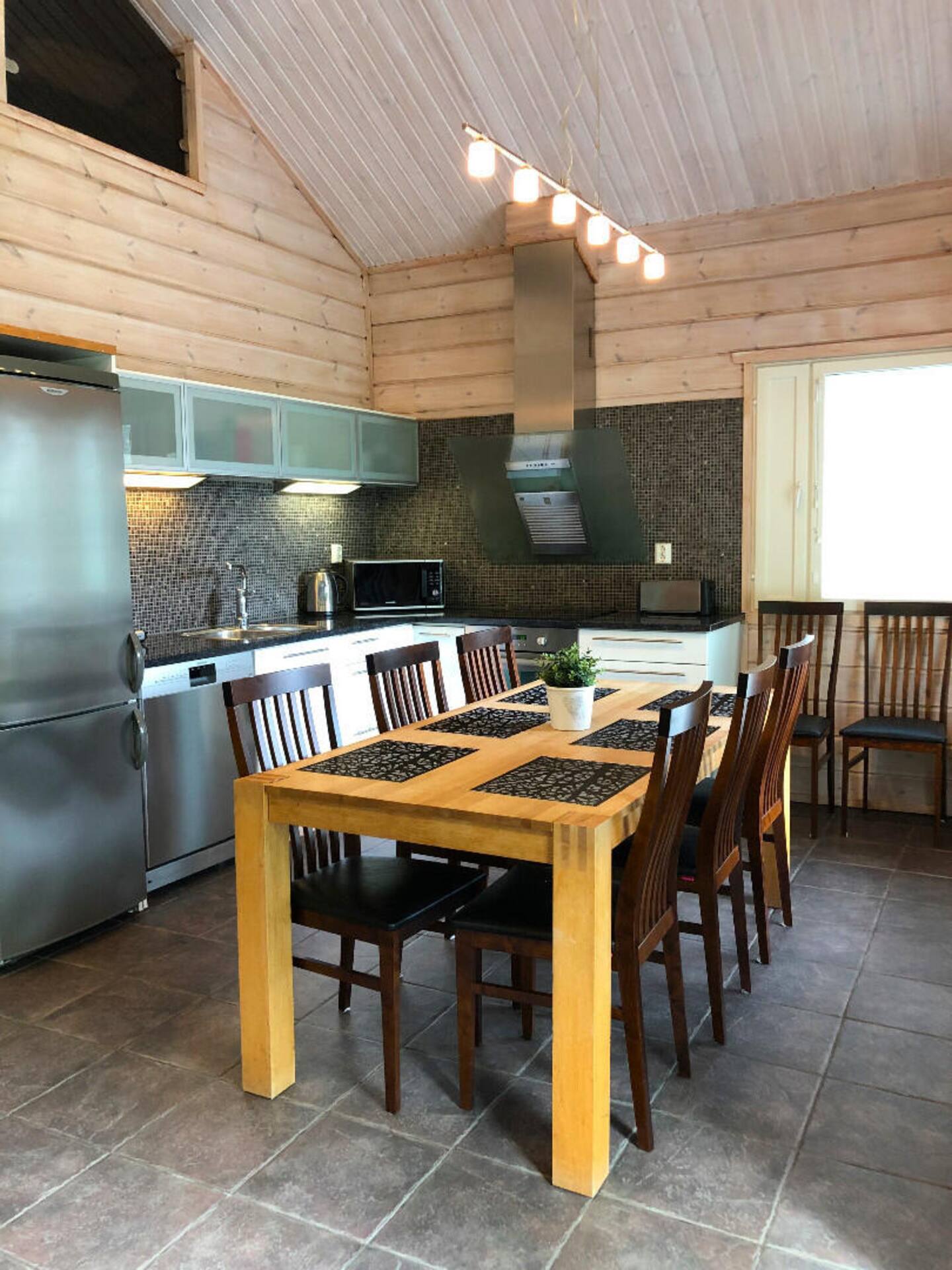 Willanen / 90m2 / 13hlö / Poreallas 3