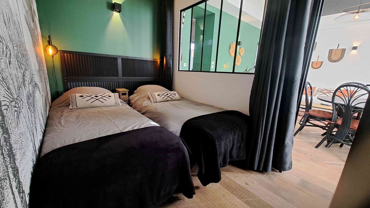 2 x 80 см легла 
Втора дневна стая във всекидневната - със завеси