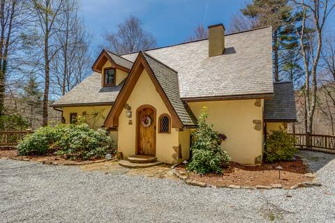 Storybook cottage on stream- perfect for families!