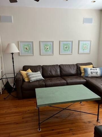 3 Bedroom-Steps Away from Beach! gallery image 2