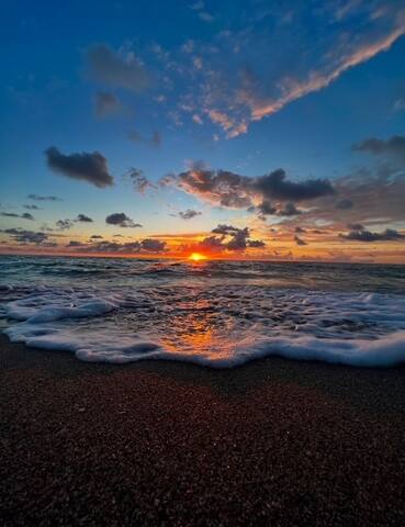 3 Bedroom-Steps Away from Beach!